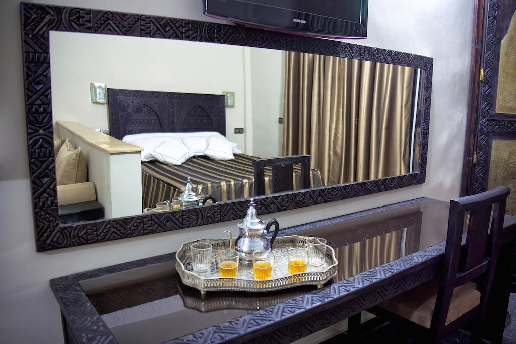 Hotel Azoul Уарзазат Экстерьер фото